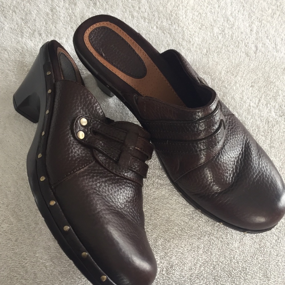 Naturalizer Brown Leather Clogs. 7 1/2 M